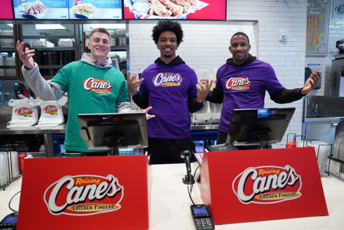 Heisman Trophy Finalist quarterbacks Bo Nix (Oregon Ducks, left), Jayden Daniels (LSU Tigers, center), and Michael Penix Jr. (Washington Huskies, right).